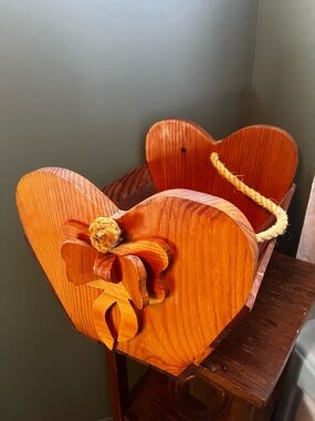 Vintage 1980’s wooden bow storage basket, planter, magazine holder, rope handle